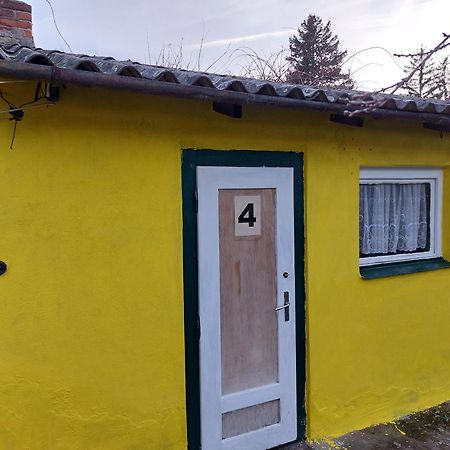 Готель Prague Retro Challenge And Garden Екстер'єр фото
